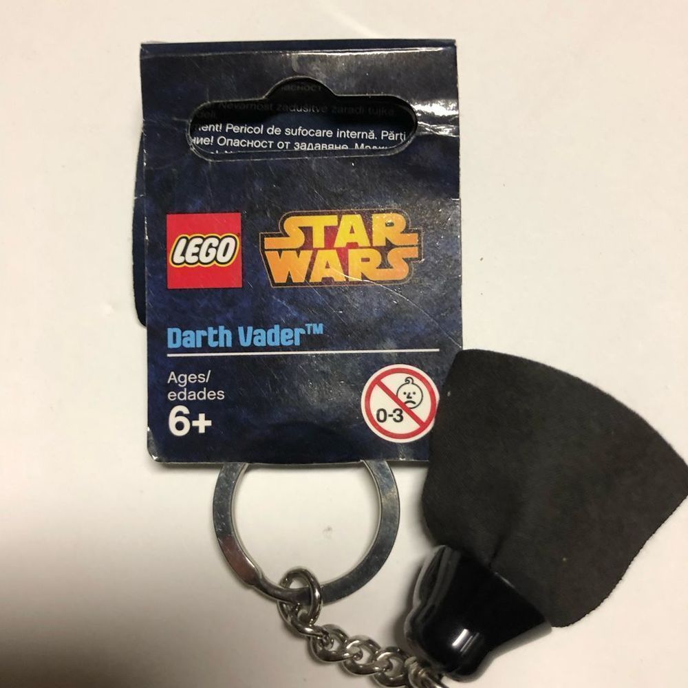 LEGO Star Wars Darth Vader Keychain - Picture 4 of 5